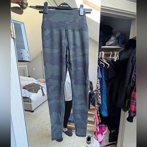Camo ALO leggings